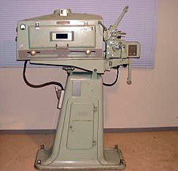 千葉大学に設置されたアーク光源の映写機